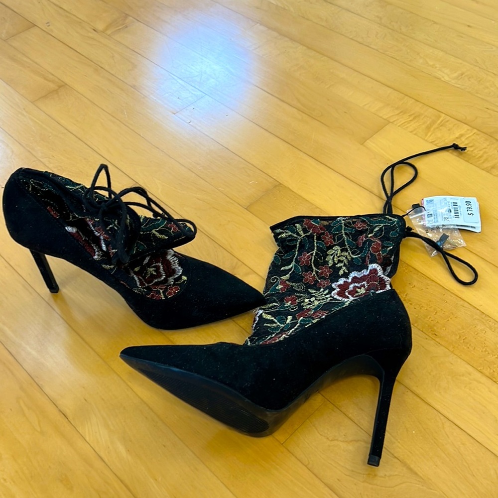 Zara heels with floral embroidery and tie-up, size 7.5 (38)